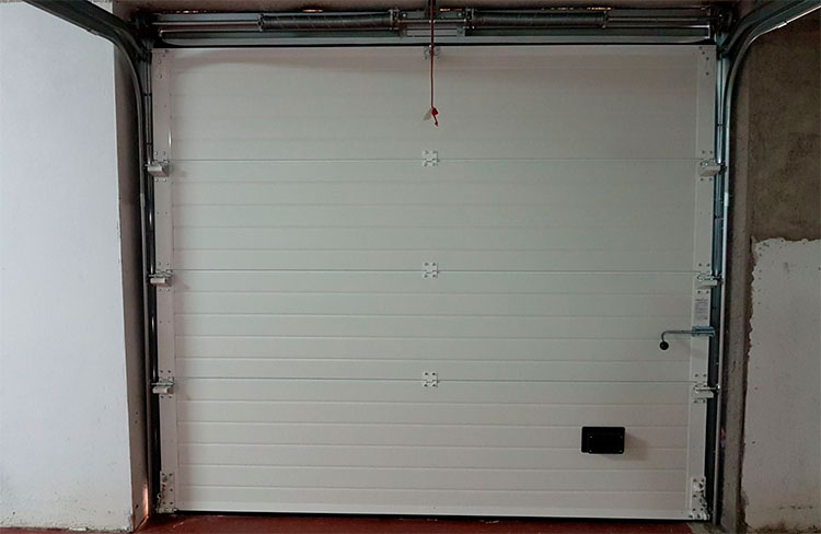 Contratación de servicios para las puertas automáticas