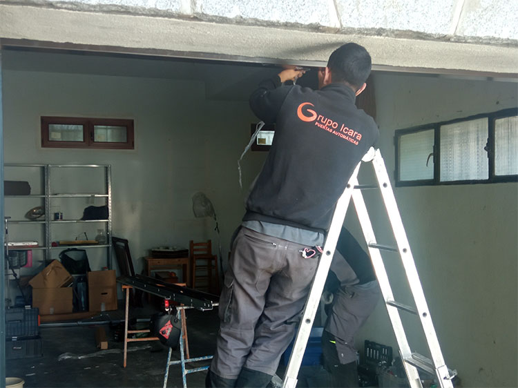 Servicio de mantenimiento para puertas automáticas