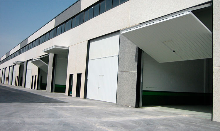 Grandes dimensiones para puertas basculantes