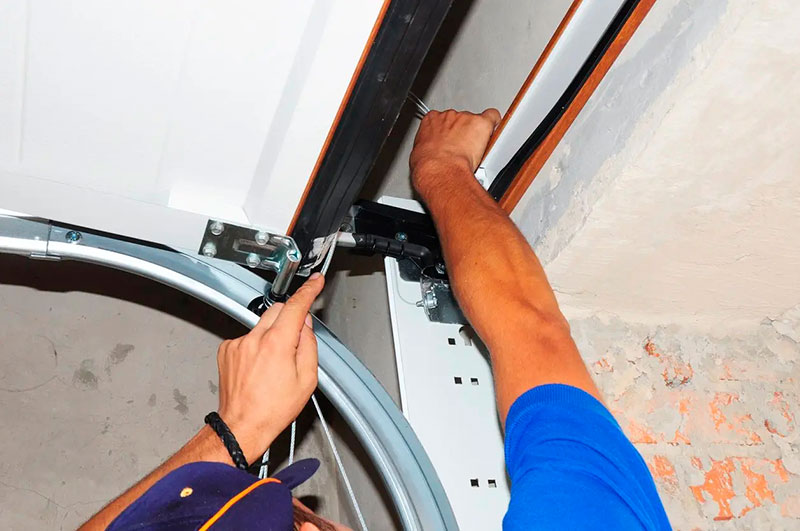 Revisión y mantenimiento de puertas de garaje