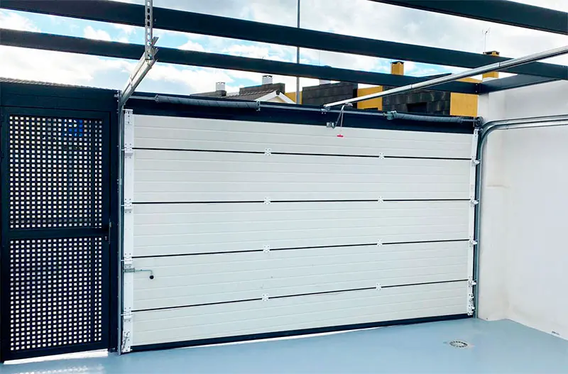 puerta seccional montaje