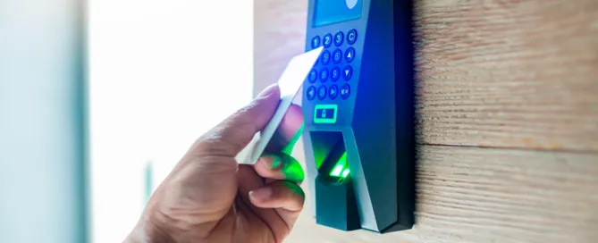 Los beneficios de una puerta de garaje con control de acceso