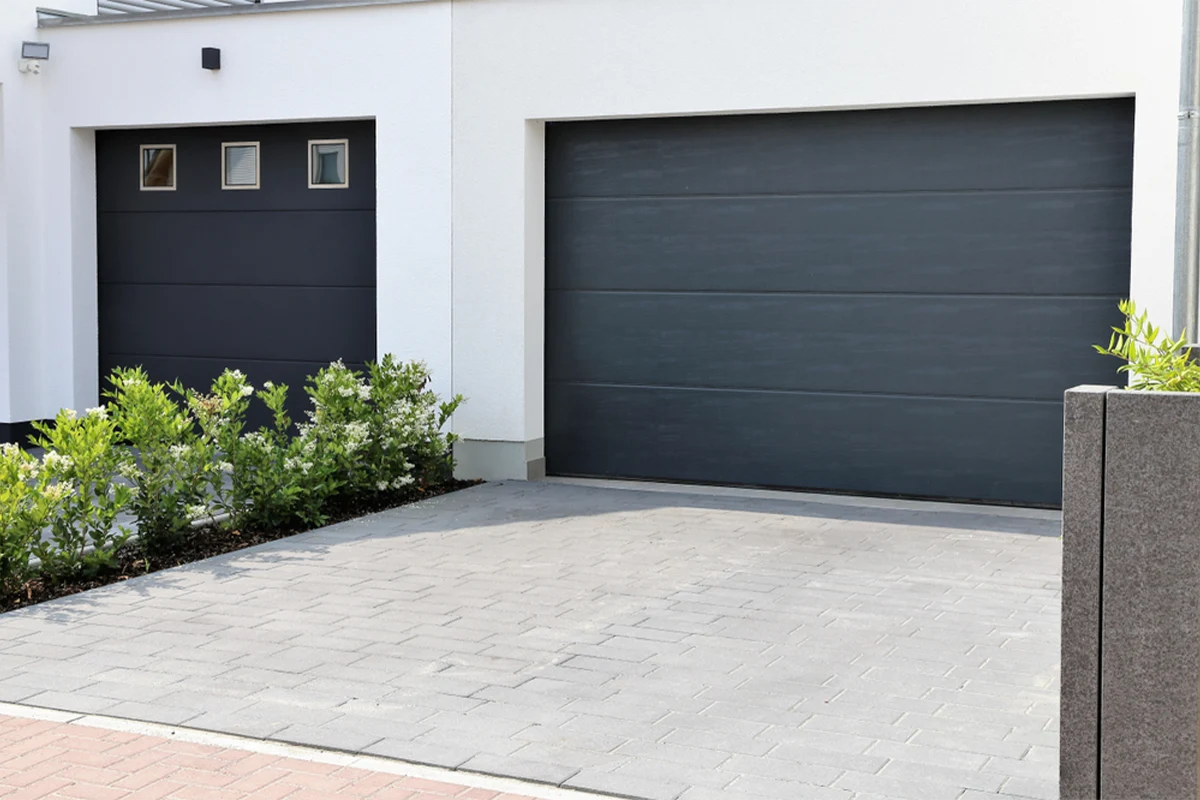 los mejores diseños de puertas de garaje para destacar tu hogar