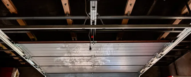 ¿Puertas de garaje seccionales o enrollables? Descubre cuál es la mejor opción