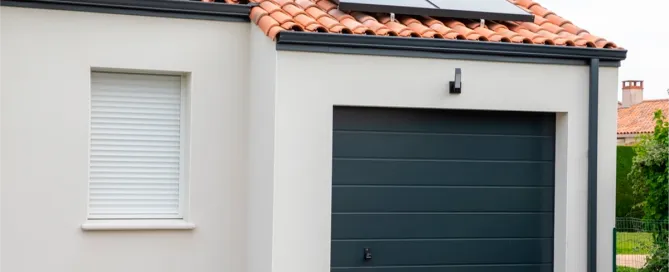 Puertas de garaje con paneles solares: La energía sostenible al servicio de tu hogar