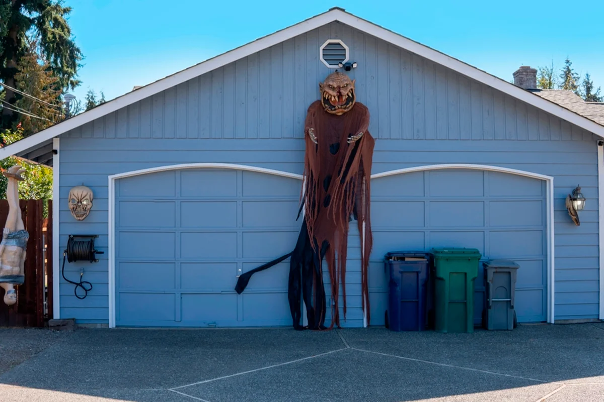 Cómo decorar tu puerta de garaje para las festividades