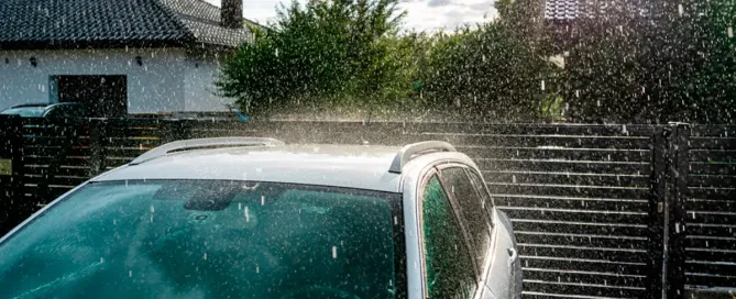 Cómo mantener tu puerta de garaje impecable durante la temporada de lluvias
