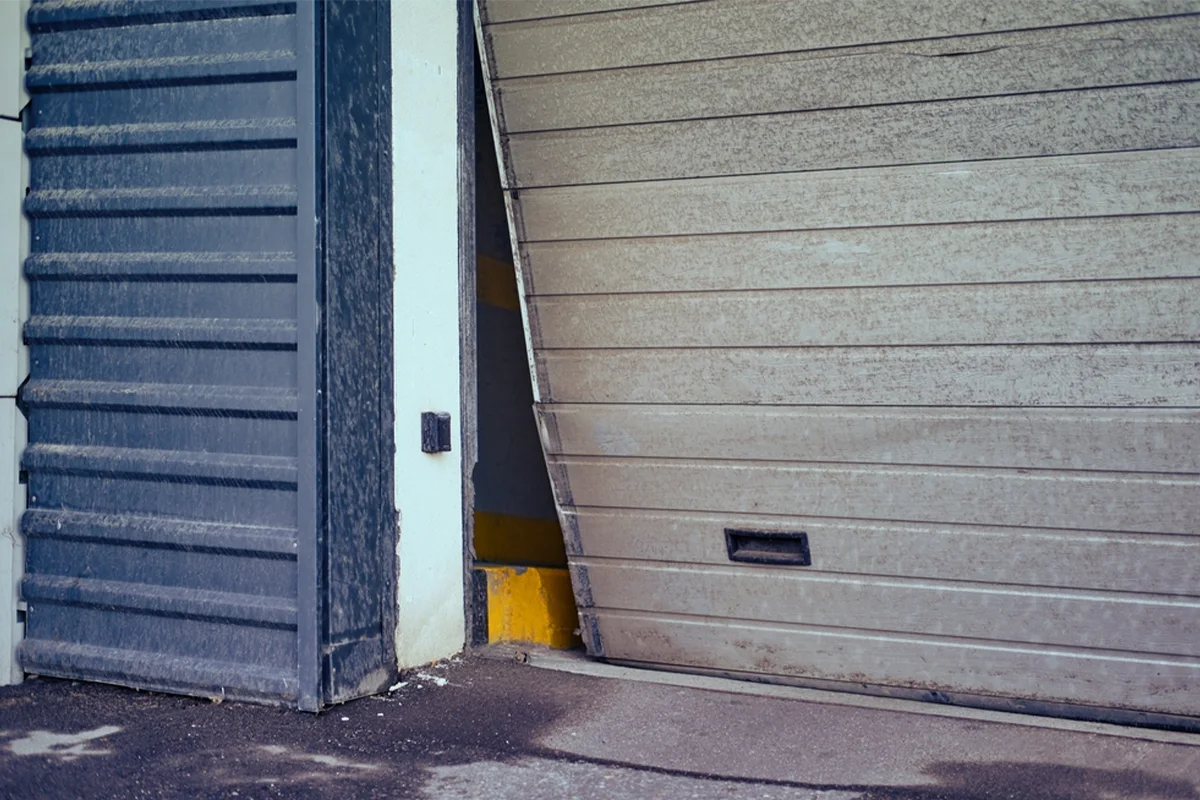Cómo detectar y eliminar ruidos en tu puerta de garaje