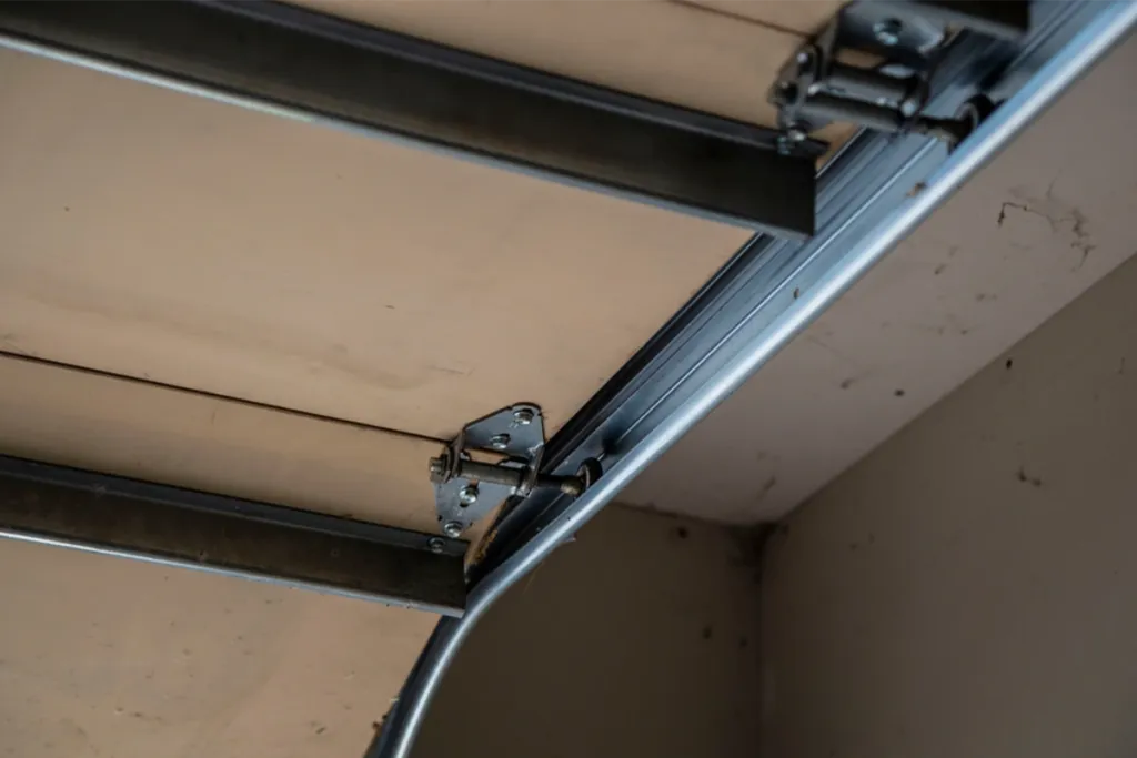 ¿Cual es el mantenimiento de una puerta de garaje?