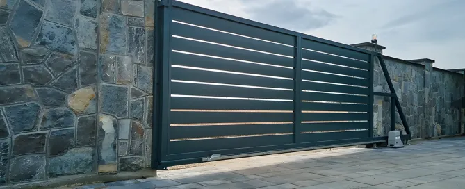 Cómo instalar un motor de puerta de garaje corredera