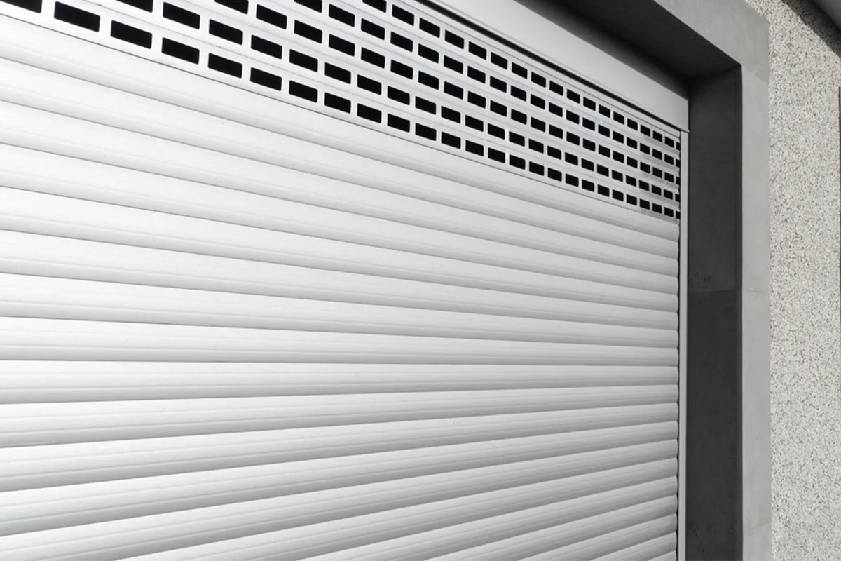 como instalar puerta enrollable