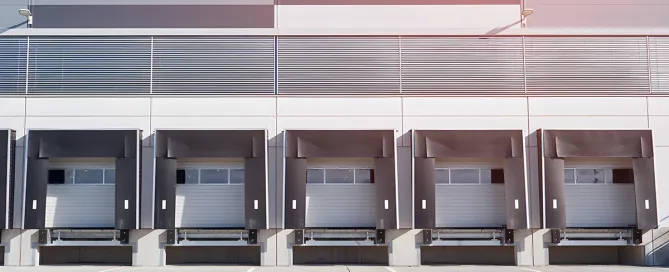 ¿Qué normativas regulan los muelles de carga?