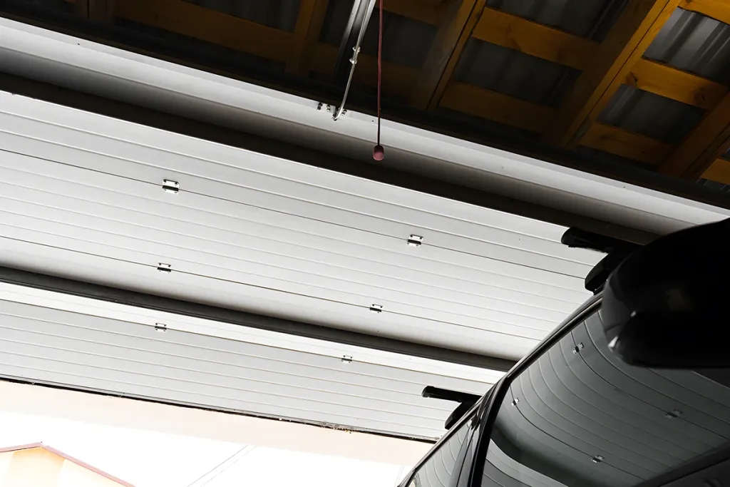 Cómo reparar un motor de puerta seccional