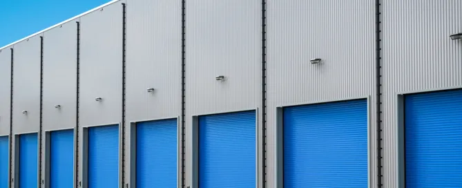 Instalación de puertas enrollables industriales: Errores comunes a evitar