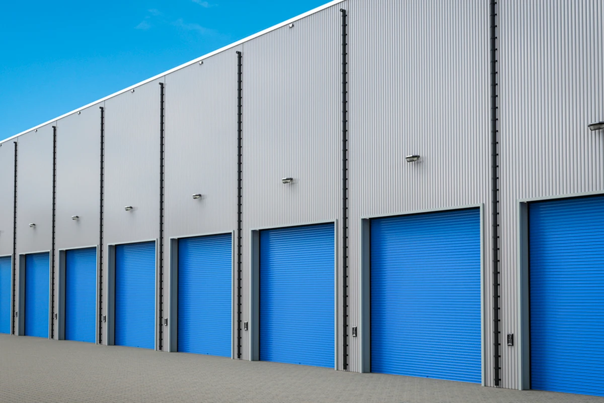 Instalación de puertas enrollables industriales: Errores comunes a evitar
