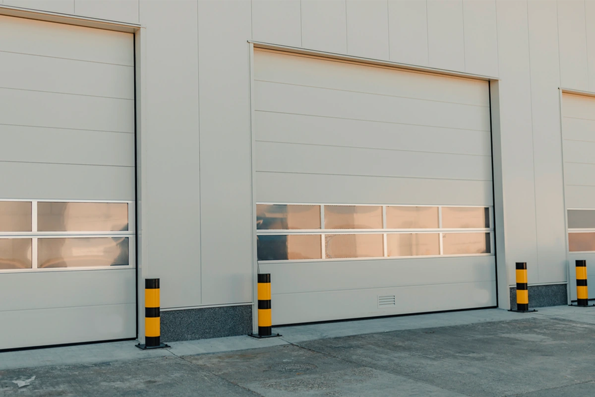 Puertas automáticas industriales: una solución para cada sector