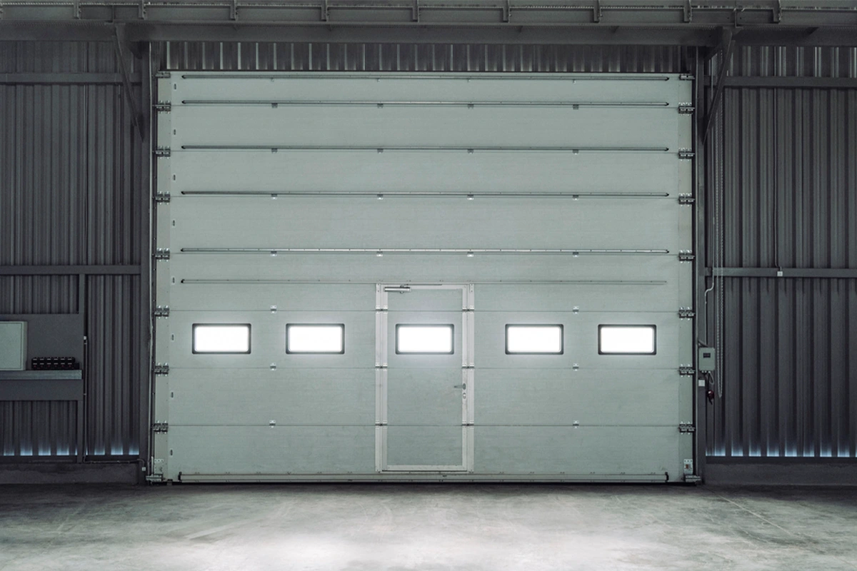 Ventajas de las puertas seccionales industriales para tu negocio