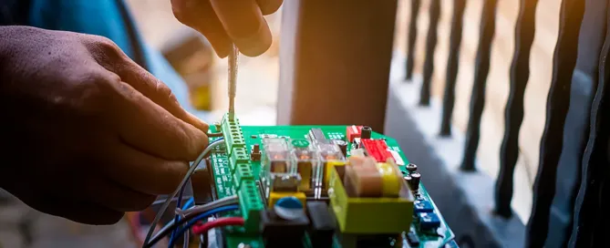 Averías comunes en cuadros de maniobras para puertas de garaje
