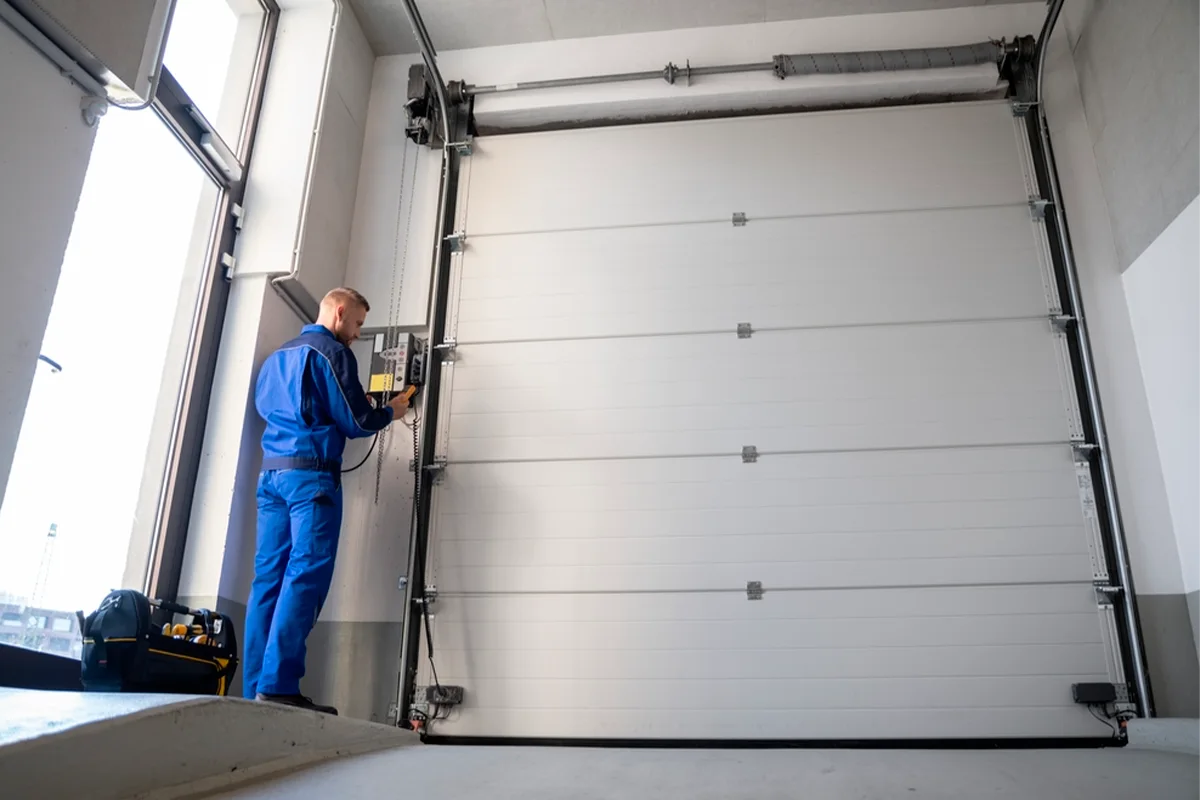 Cómo configurar un mando de garaje con el receptor