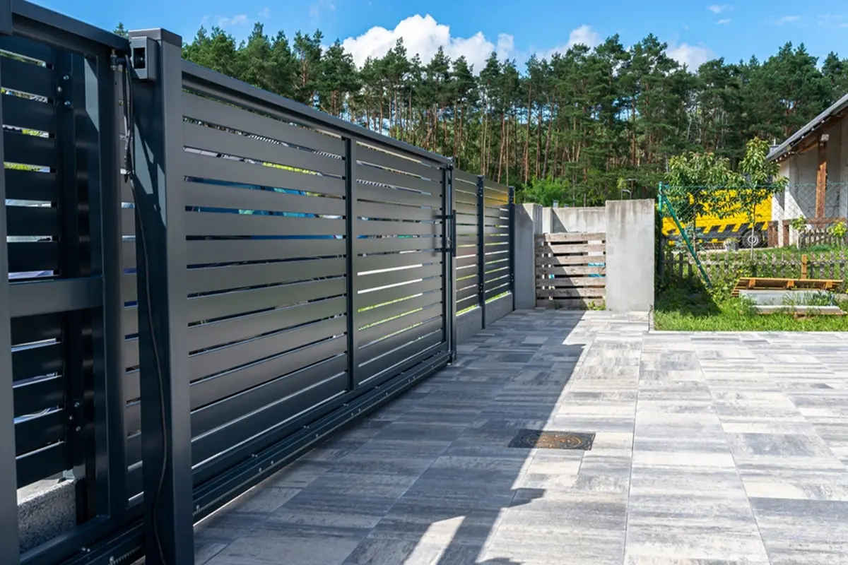 Todo lo que necesitas saber sobre las puertas correderas de garaje