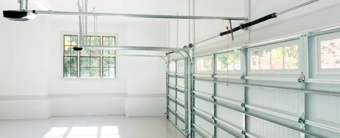 Elegir las guías, cadena o correa adecuada para tu puerta de garaje seccional