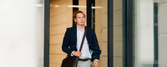 Errores comunes en la instalación de puertas automáticas de cristal y cómo evitarlos