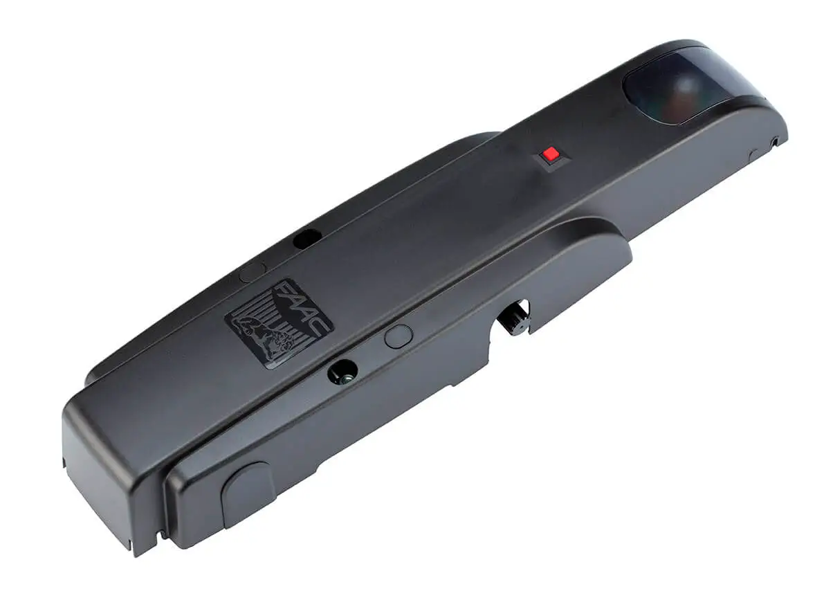 El motor FAAC 550 es un ejemplo de motor para puertas de garaje basculantes