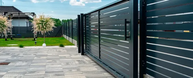 Puertas correderas vs. puertas abatibles: ¿Cuál es la mejor opción para tu garaje?