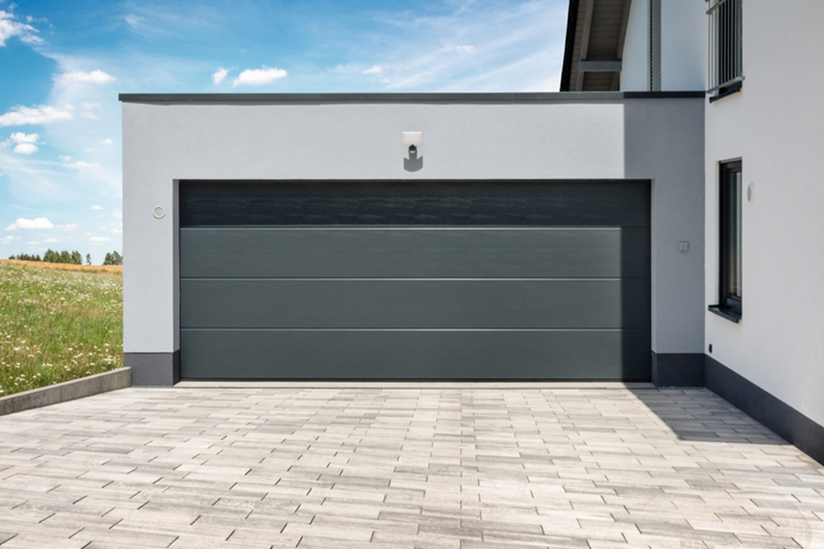Qué hacer con tu puerta automática antes de unas vacaciones largas