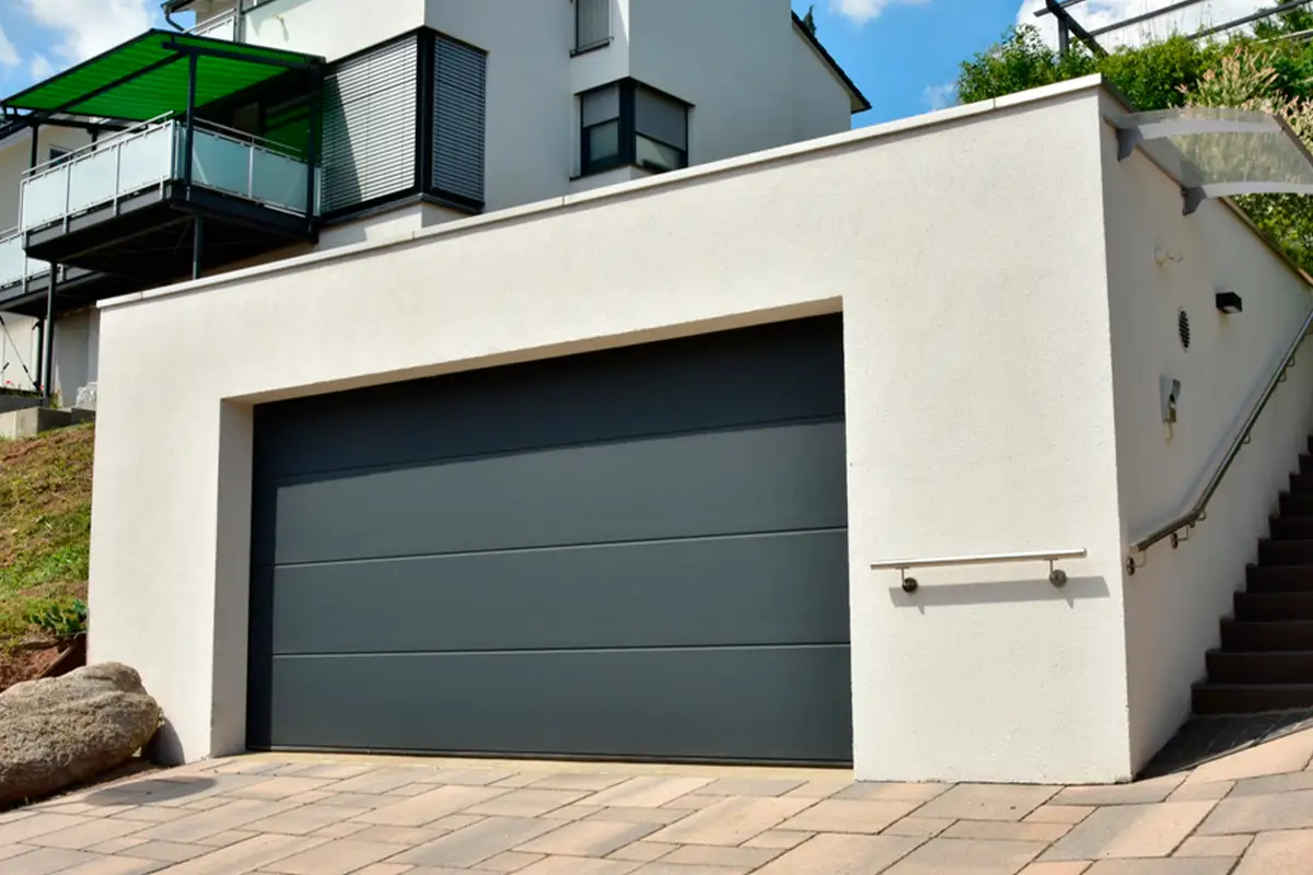 ¿Cansado de abrir y cerrar la puerta del garaje? Automatiza tu vida