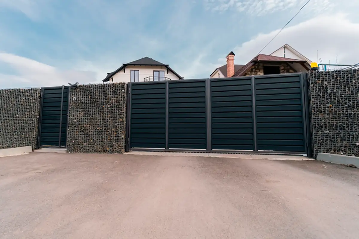 ¿Cansado de abrir y cerrar la puerta del garaje? Automatiza tu vida