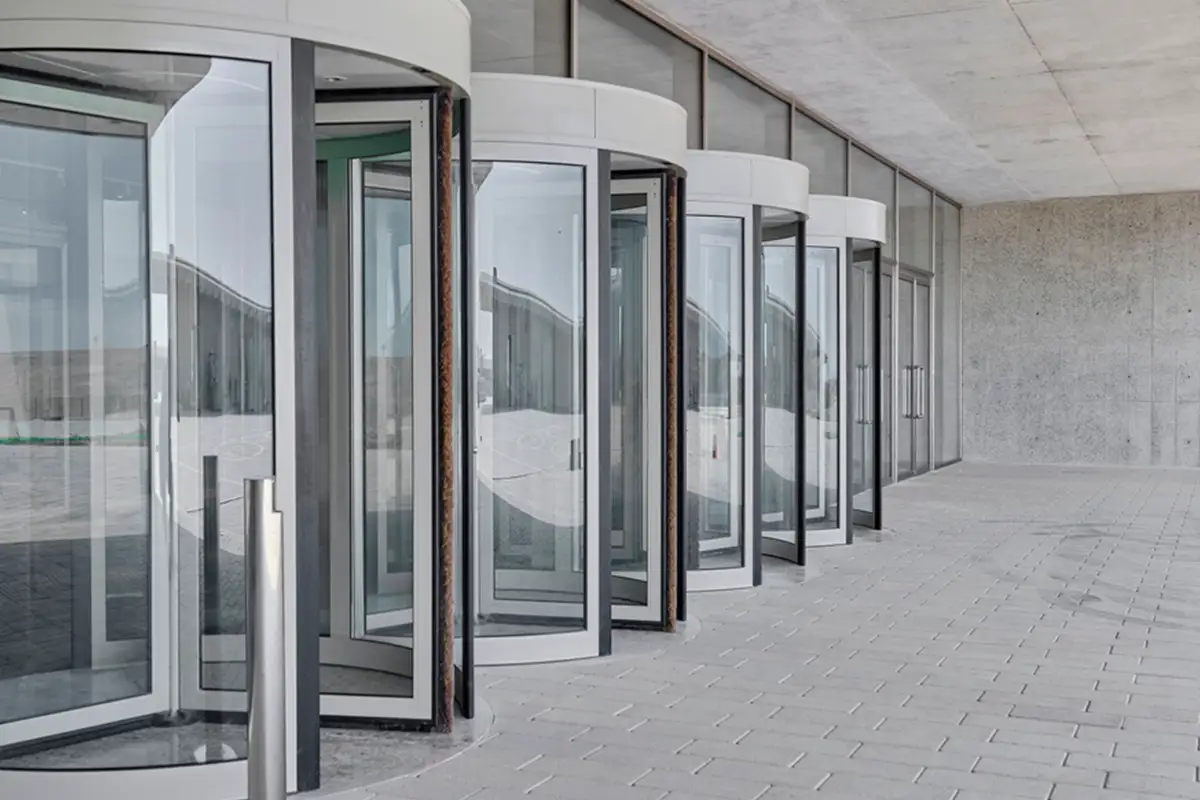 Principales averías en puertas de cristal automáticas y cómo solucionarlas