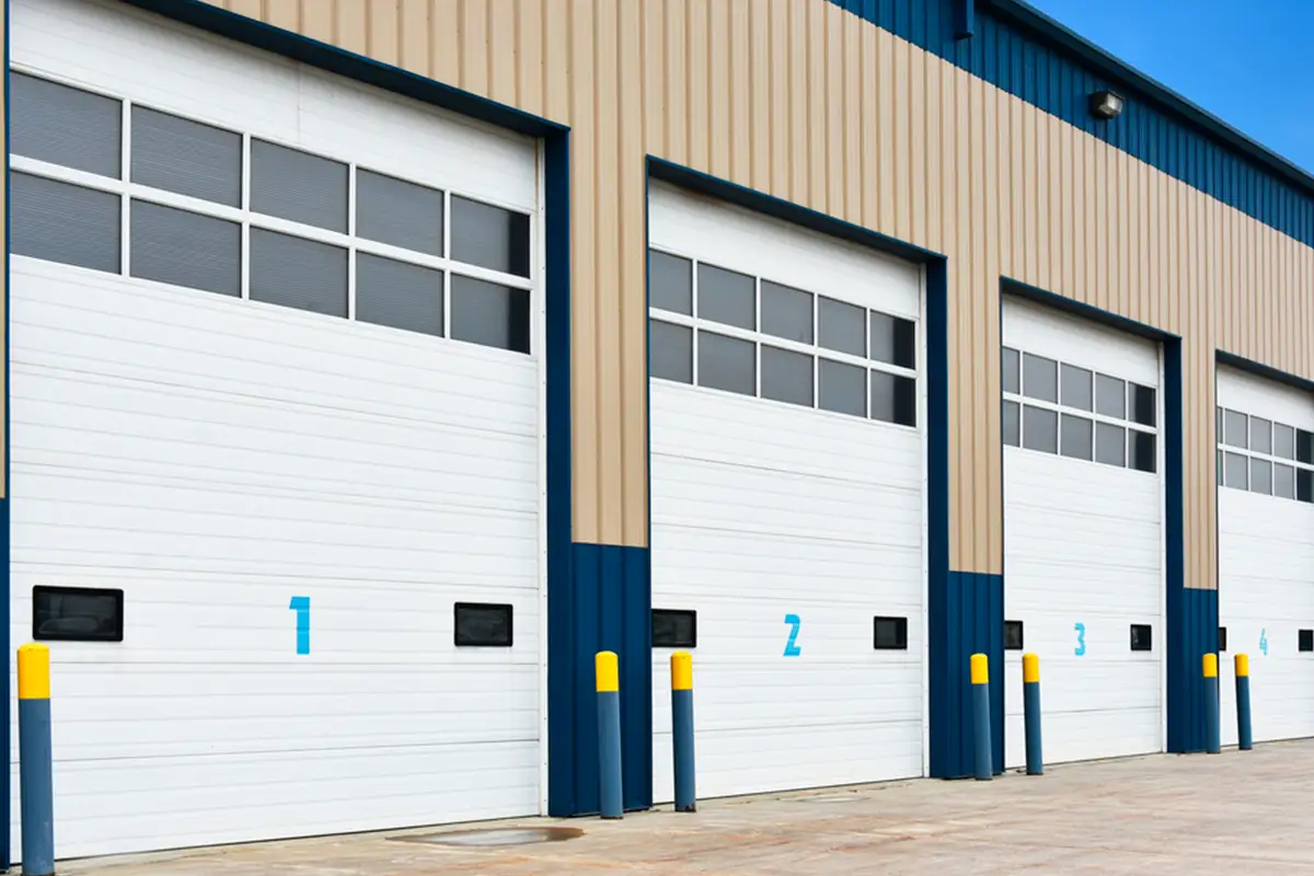 Puertas rápidas enrollables industriales: una solución perfecta para espacios con alto tráfico