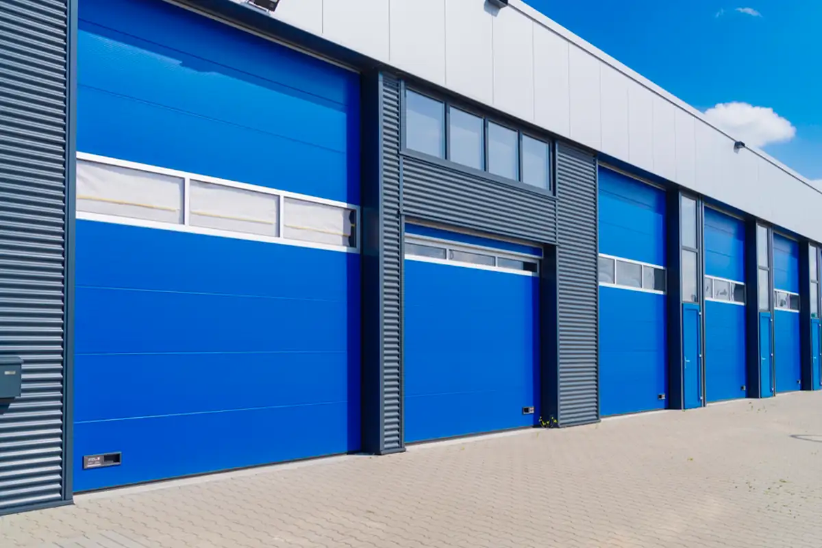 Puertas rápidas enrollables industriales: una solución perfecta para espacios con alto tráfico