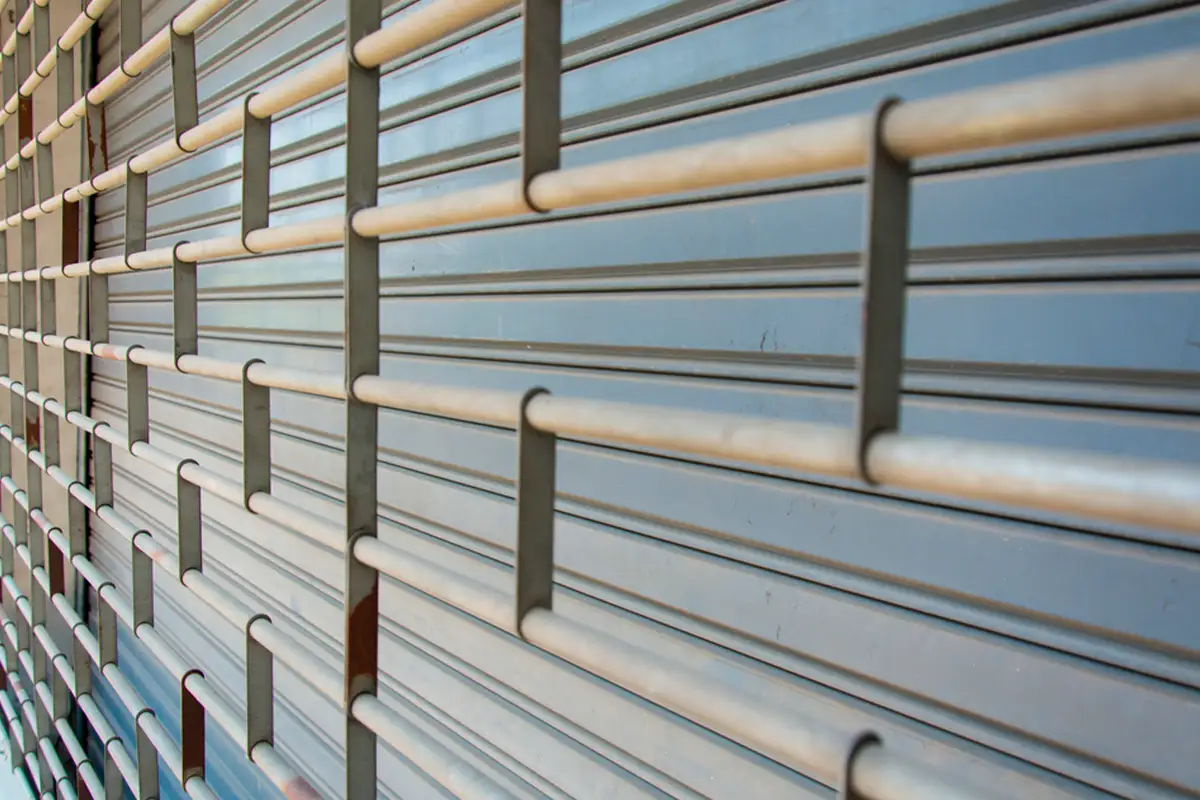 Tipos de cierres enrollables residenciales, comerciales e industriales